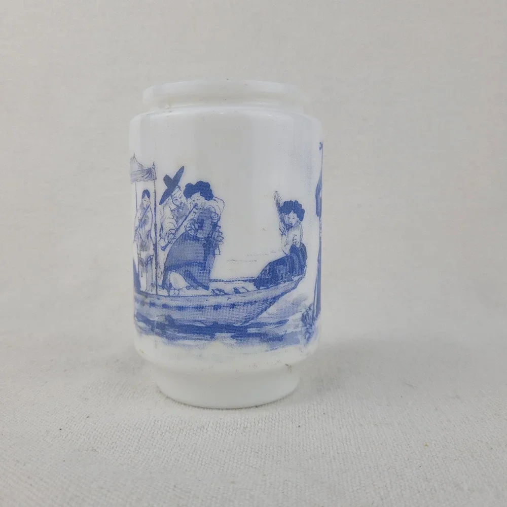 Vintage Blue White Milk‎ Glass Chinoiserie Vase Asian Scene Transferware 4.5